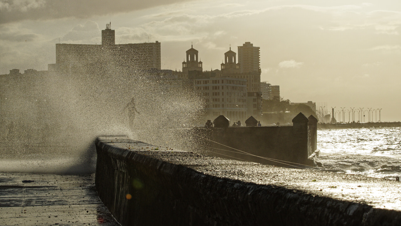 Evening at the seafront, Malecon