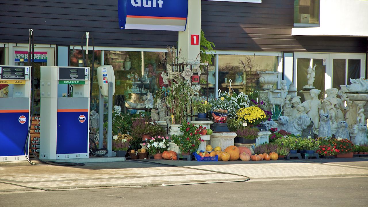 Westflandern, Tankstelle